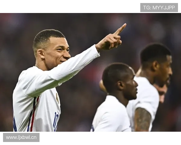 《皇马队友齐心协力，支持维尼修斯应对挑战状态持续提升》